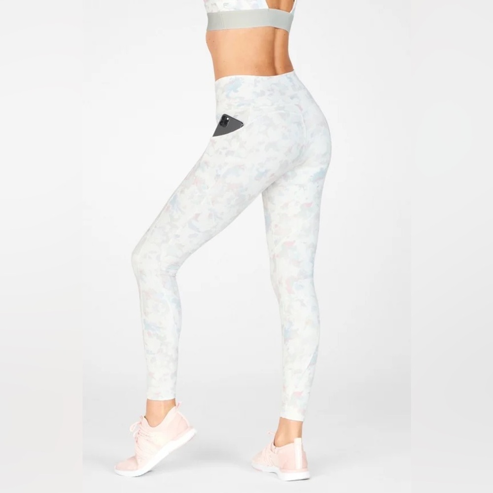 Fabletics Oasis PureLuxe High-Waisted Legging in Sakura White - Size Medium